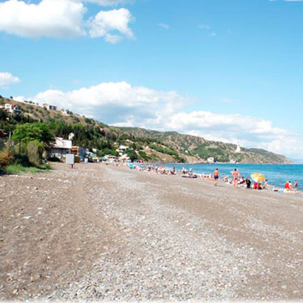 Солнечногорск крым море. Солнечногорское Алушта. Алушта поселок Солнечногорское. Пляж в Солнечногорске Крым. Озенбаш Солнечногорское Крым.